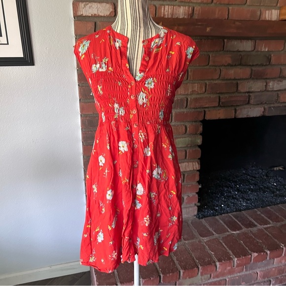Free People Greatest Day Floral Print Smocked Mini Dress in Red Sz M - Picture 2 of 7